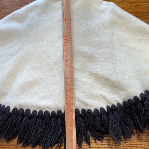 Elegant Black and White Cape Icelandic Design Vintage Small 100% Virgin Wool - Picture 8 of 9